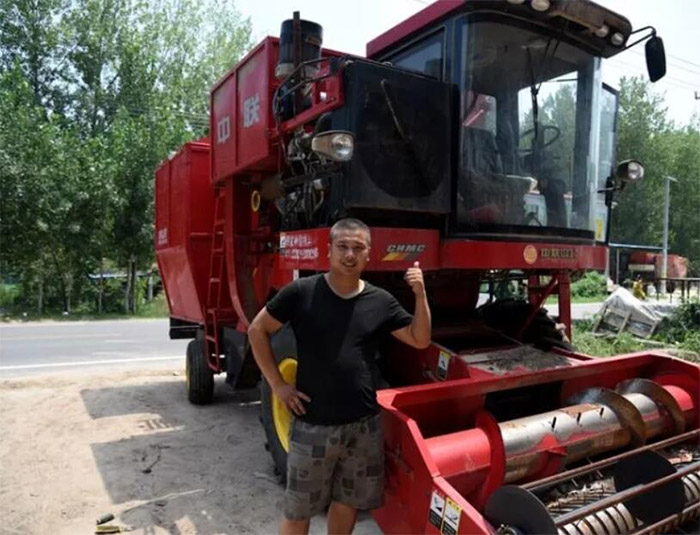 開封通許朱先生購中聯(lián)收獲4HZJ-2500自走式花生撿拾收獲機 3-1.jpg