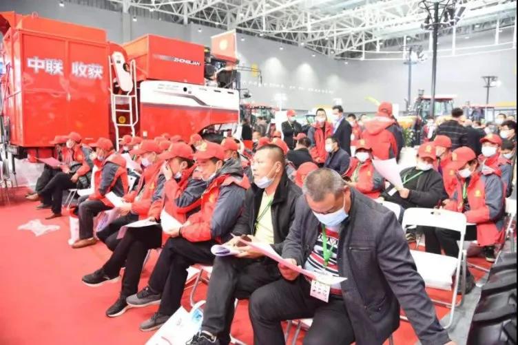 鄭州中聯(lián)農(nóng)機(jī)用戶俱樂部成立