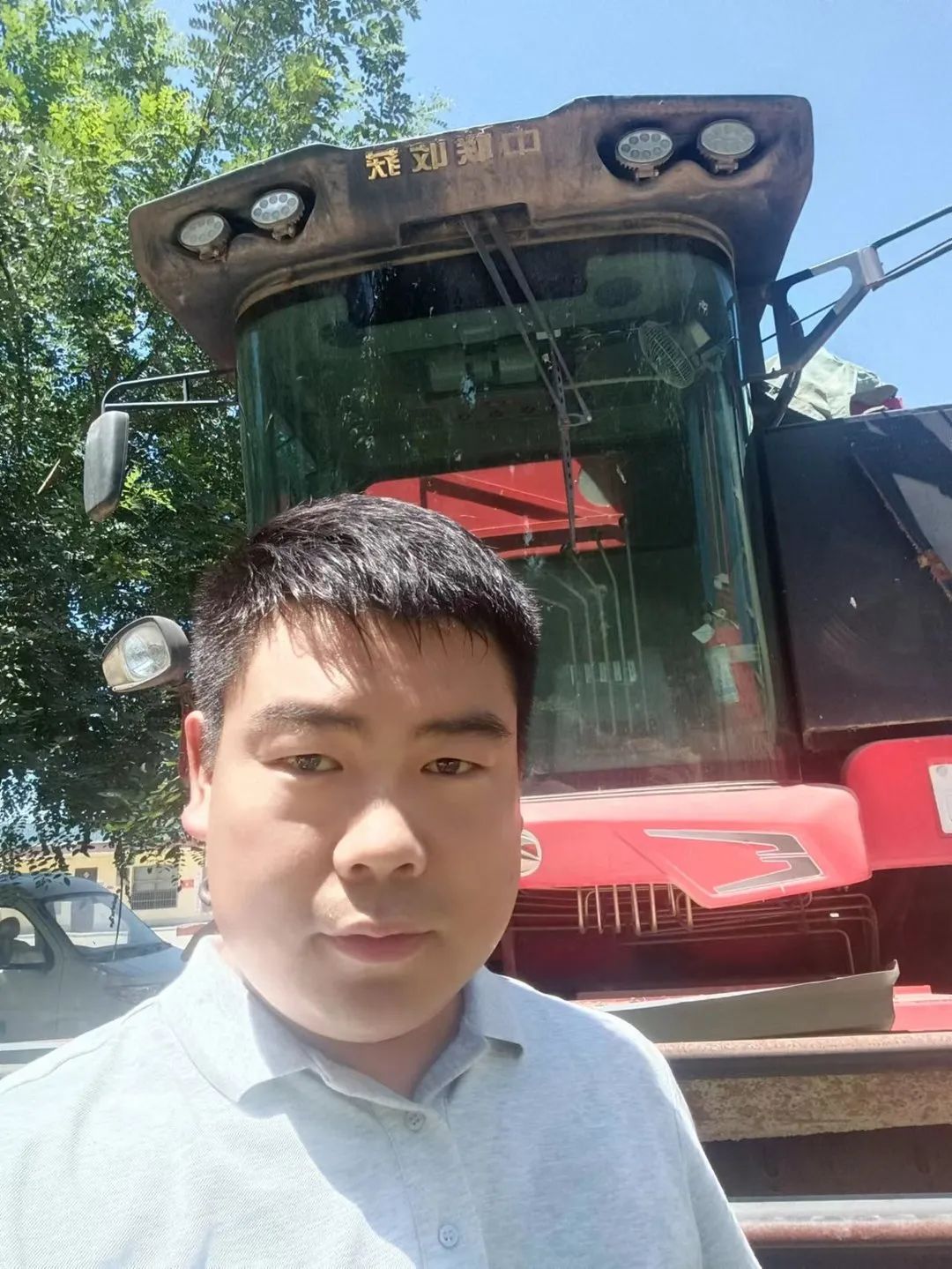 常立赫:跨區(qū)服務隊隊長的致富秘訣 814.jpg