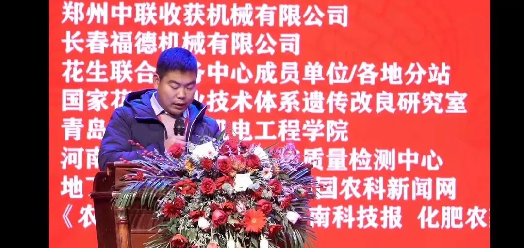 常立赫:跨區(qū)服務隊隊長的致富秘訣 814-1.jpg