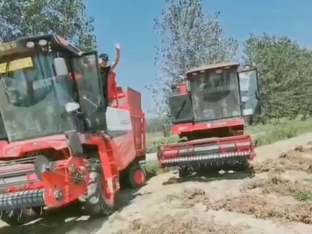 常立赫:跨區(qū)服務隊隊長的致富秘訣 814-2.jpg