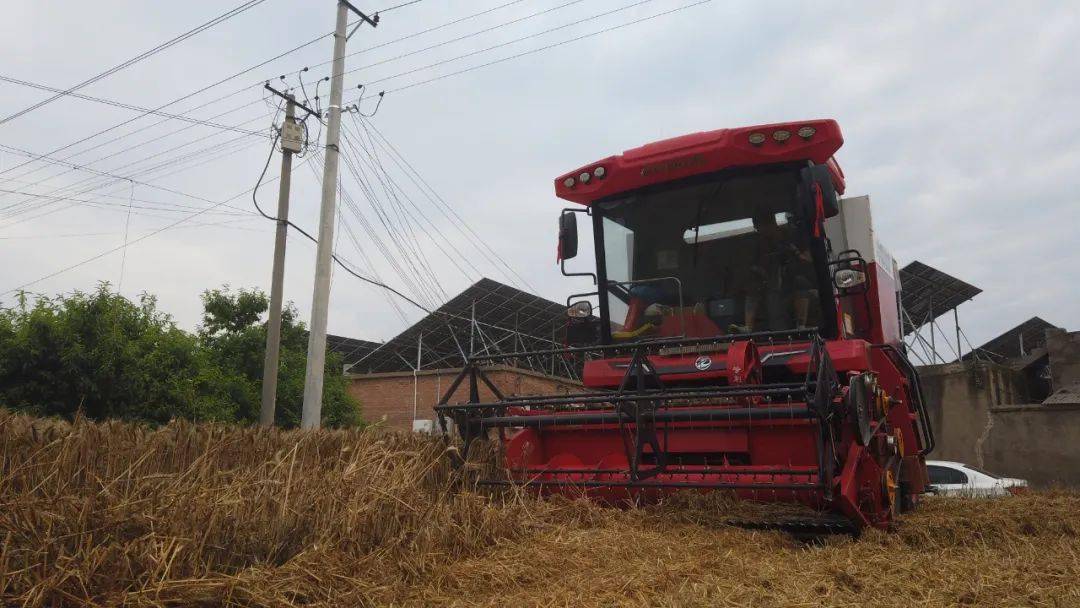 來自保定華師傅的認(rèn)可：從新疆-7到新疆-9，中聯(lián)收獲一直是我中意的品牌(圖3)